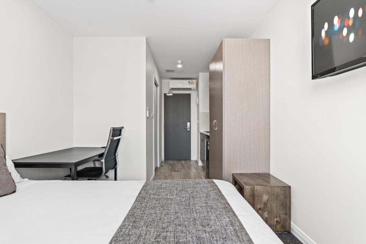 Seranin | Gordon Motel