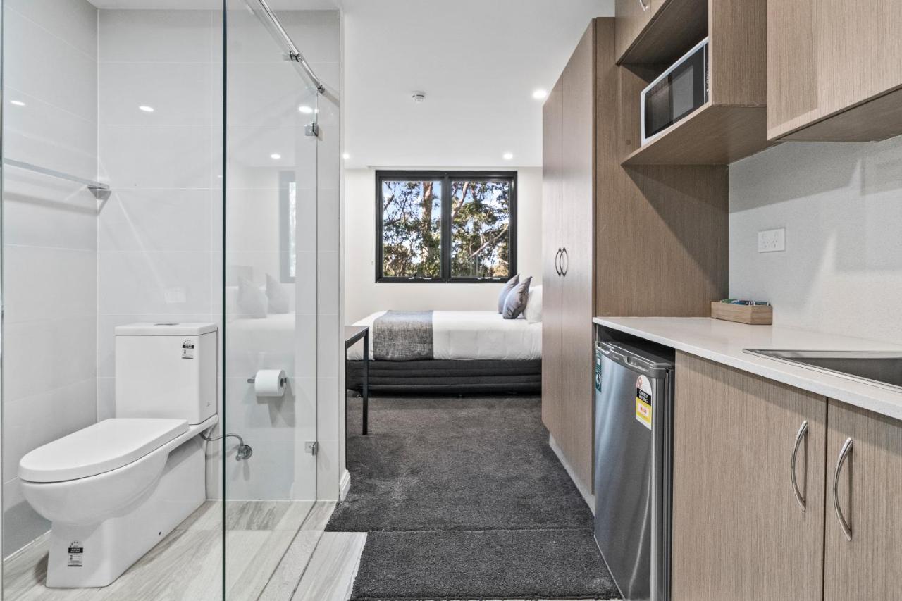 Seranin | Gordon Motel
